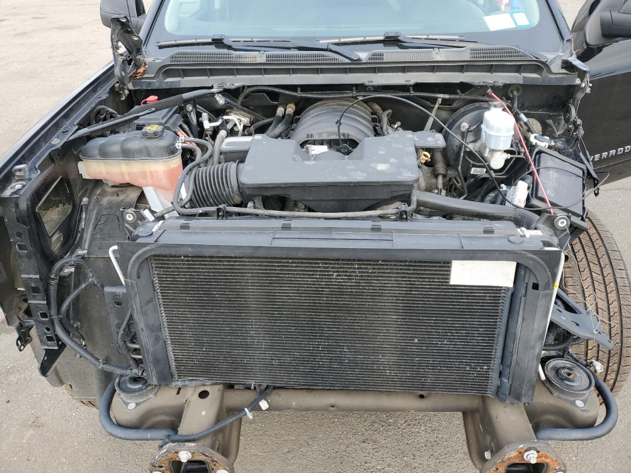 2018 Chevrolet Silverado VIN 3GCUKREC2JG608425 Copart auction photo, front end / minor dent/scratches damage thumbnail 11