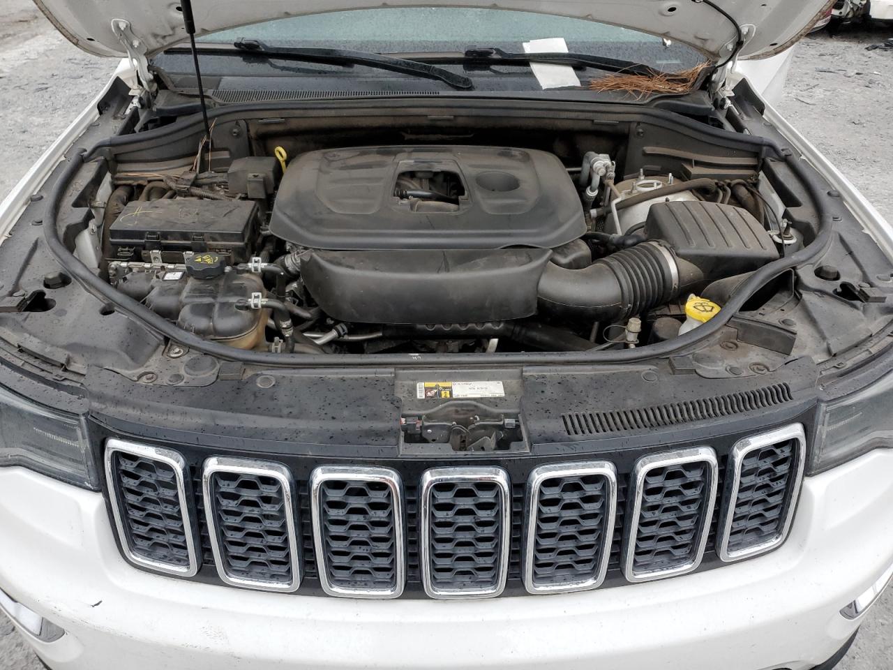 2017 Jeep Grand Cherokee VIN 1C4RJEBG6HC832867 Copart auction photo, minor dent/scratches damage thumbnail 12