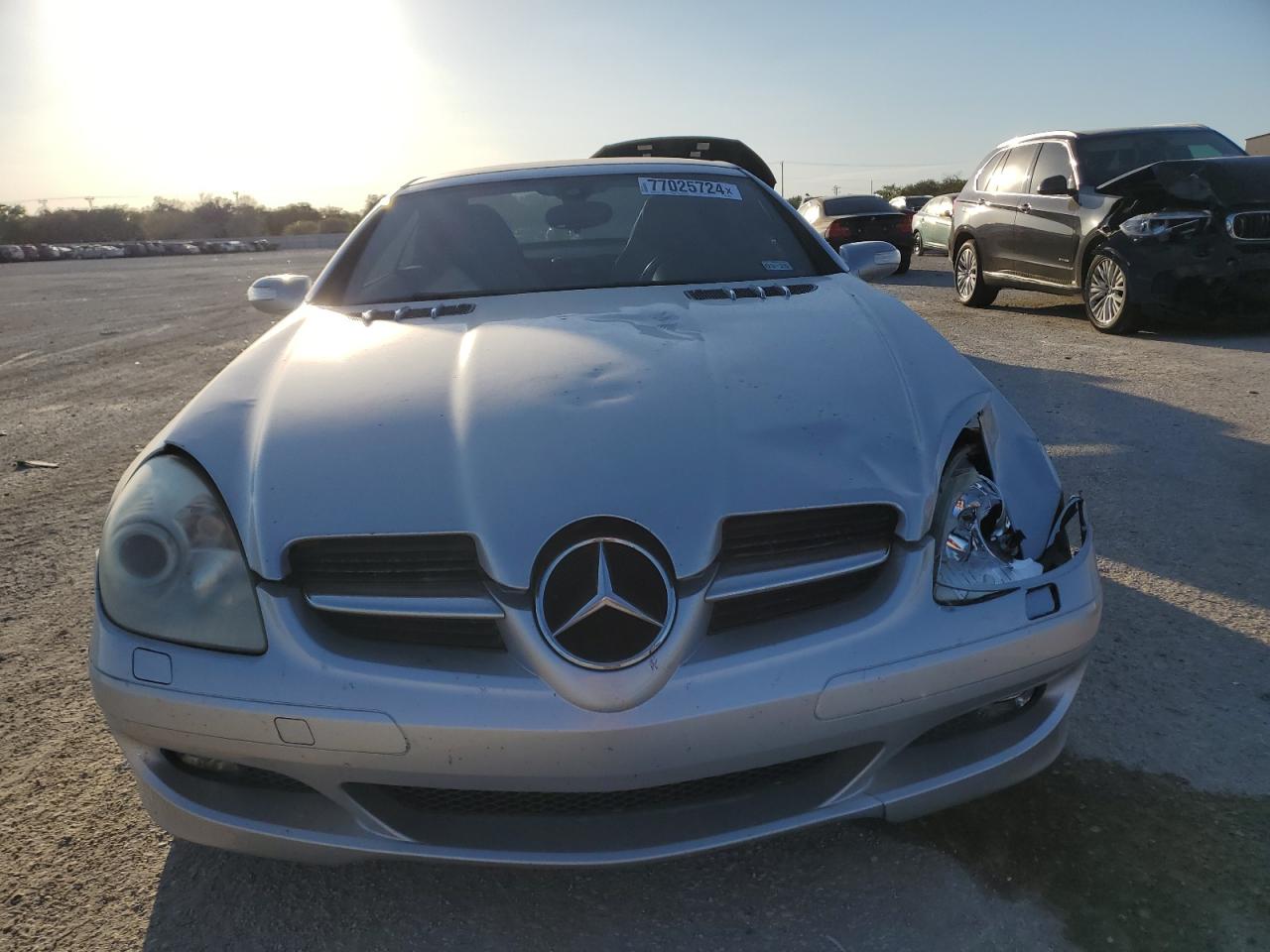 2006 Mercedes-Benz SLK-klasse VIN WDBWK56F46F088200 Copart auction photo, front end damage thumbnail 5