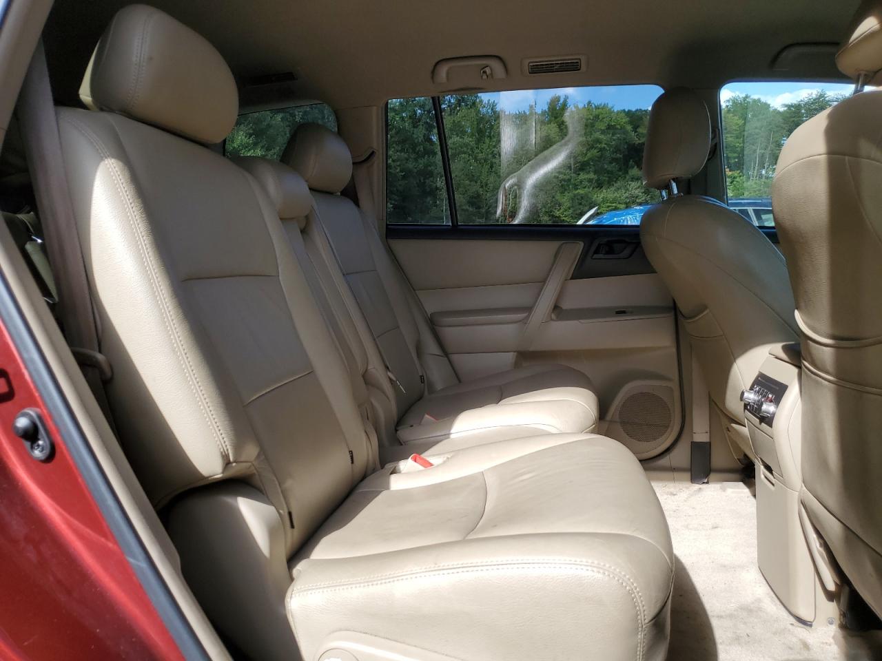 2010 Toyota Highlander VIN 5TDZK3EH6AS010922 Copart auction photo, all over damage thumbnail 11