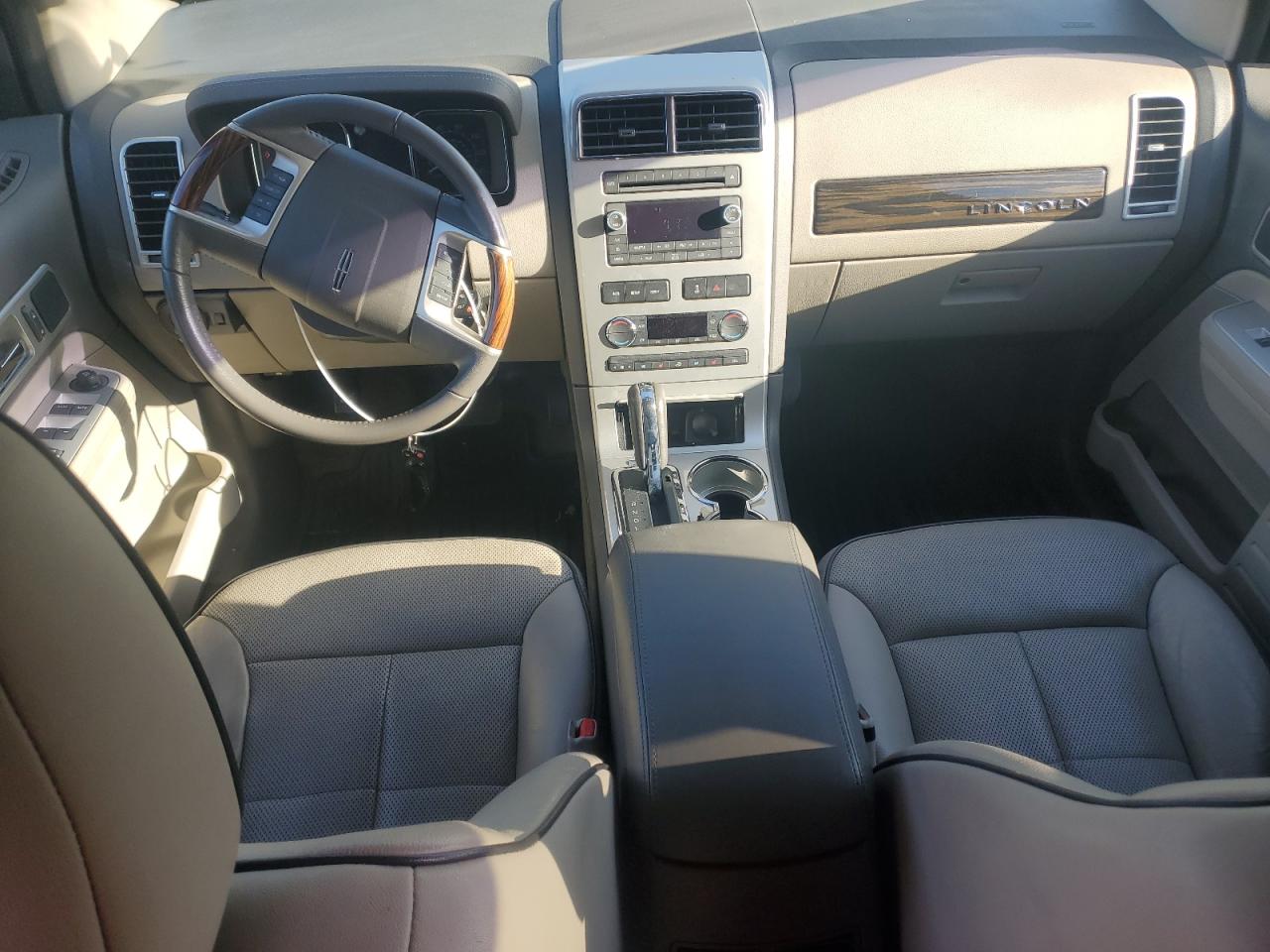 2010 Lincoln MKX VIN 2LMDJ6JC5ABJ30219 Copart auction photo, minor dent/scratches / normal wear damage thumbnail 8