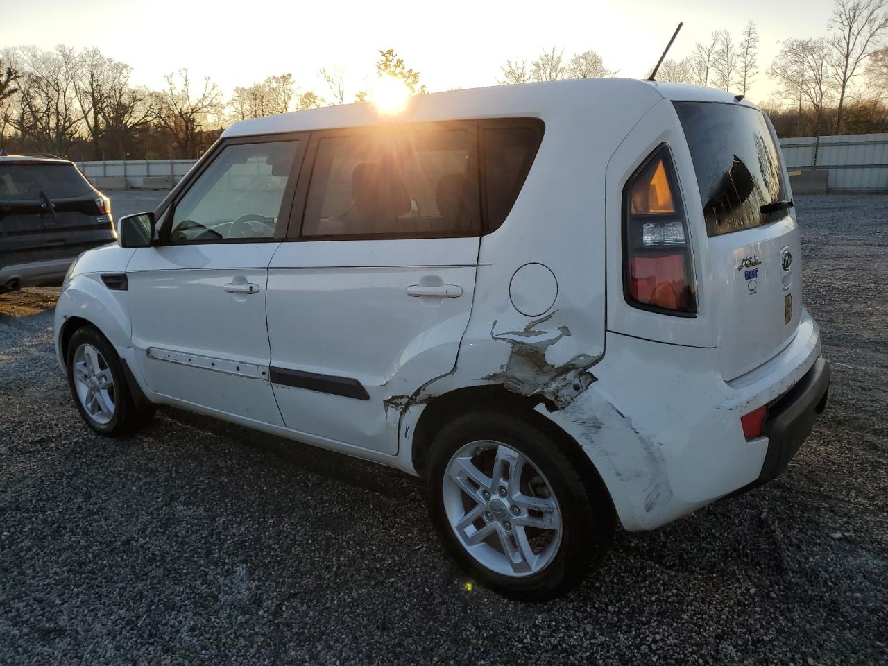 2011 KIA Soul VIN KNDJT2A25B7301655 Copart auction photo, rear end damage thumbnail 2