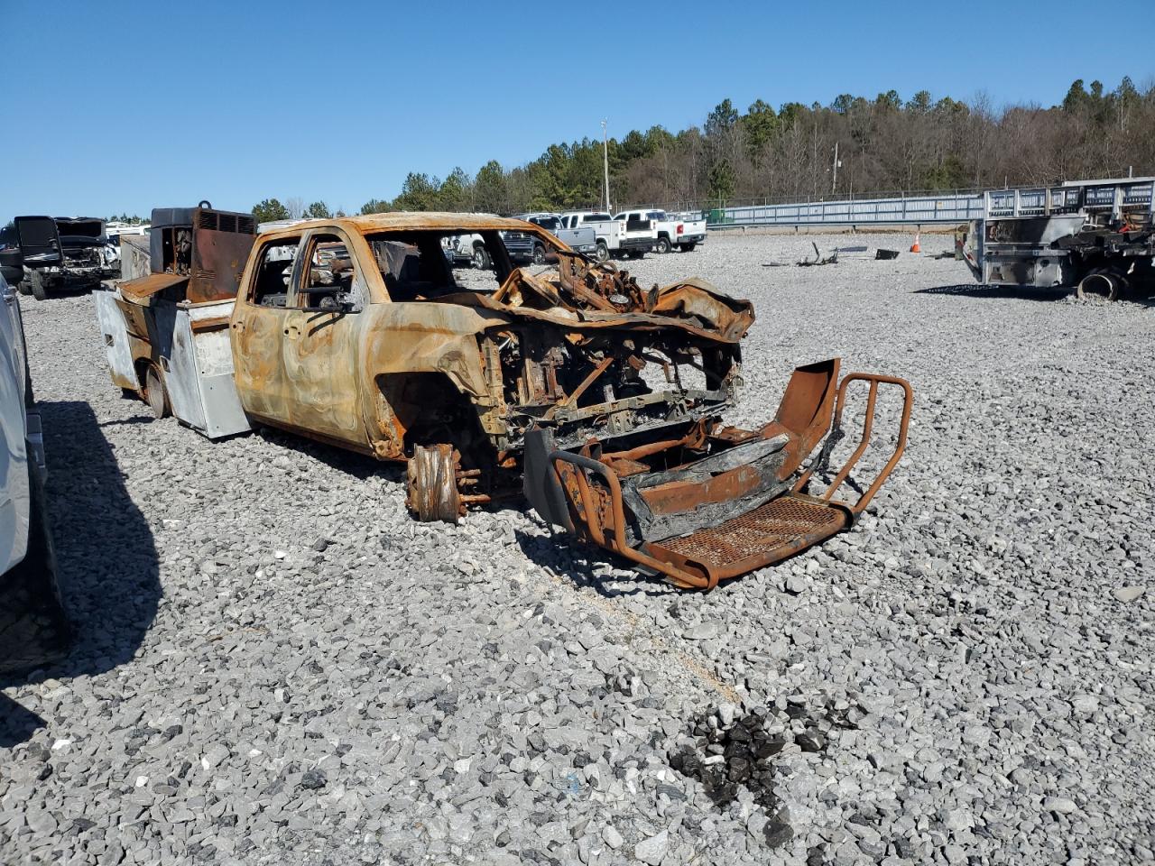2019 Chevrolet Silverado VIN 1GC4KVCYXKF201558 Copart auction photo, burn / replaced vin damage thumbnail 4