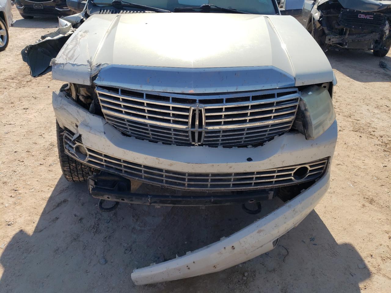 2007 Lincoln Navigator VIN 5LMFL27577LJ10009 Copart auction photo, front end damage thumbnail 12