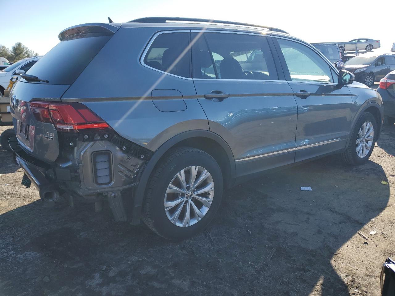2018 Volkswagen Tiguan VIN 3VV2B7AX4JM112081 Copart auction photo, rear end damage thumbnail 3