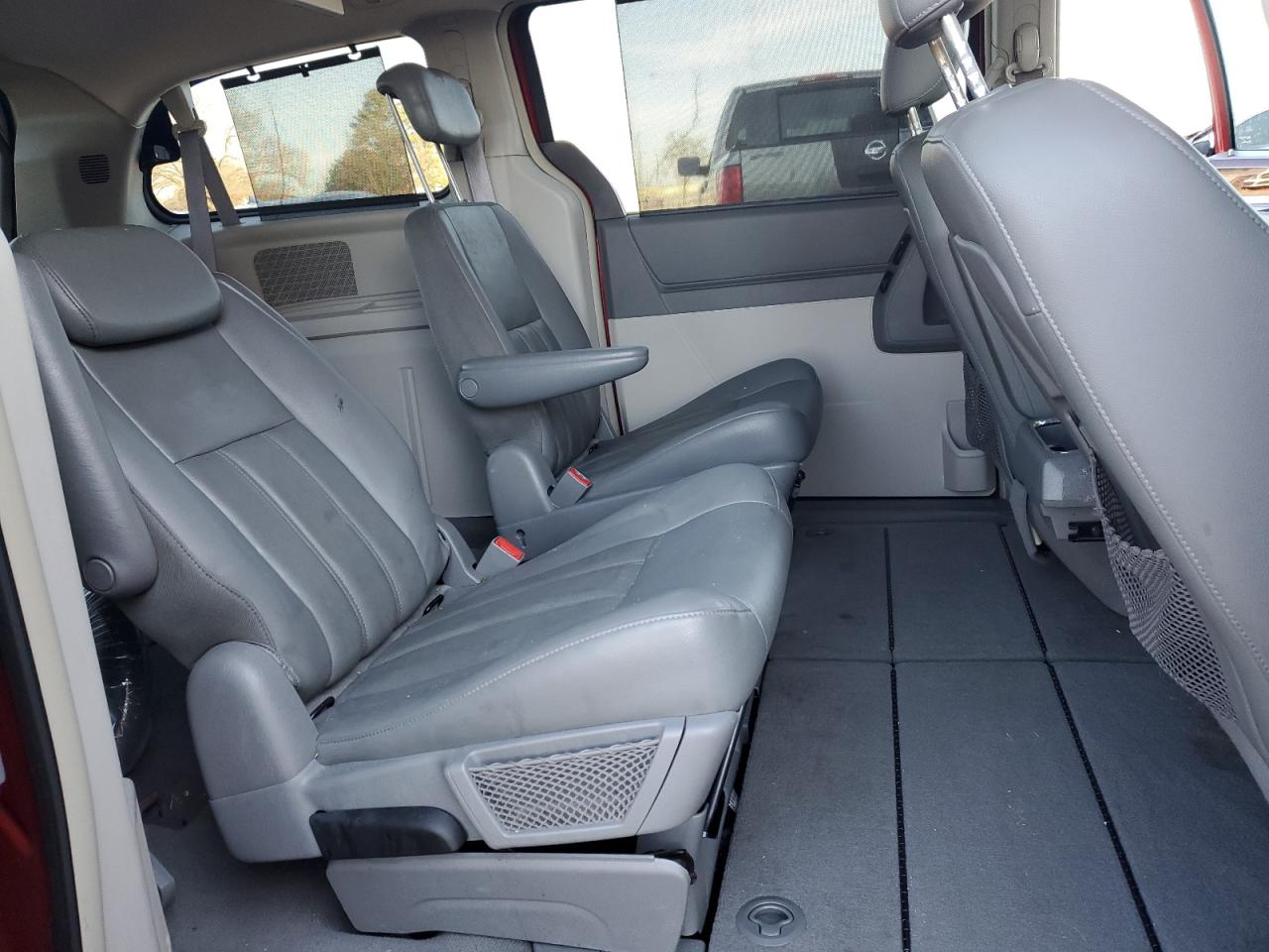 2010 Chrysler Town & Country VIN 2A4RR5DX8AR241601 Copart auction photo, minor dent/scratches damage thumbnail 11