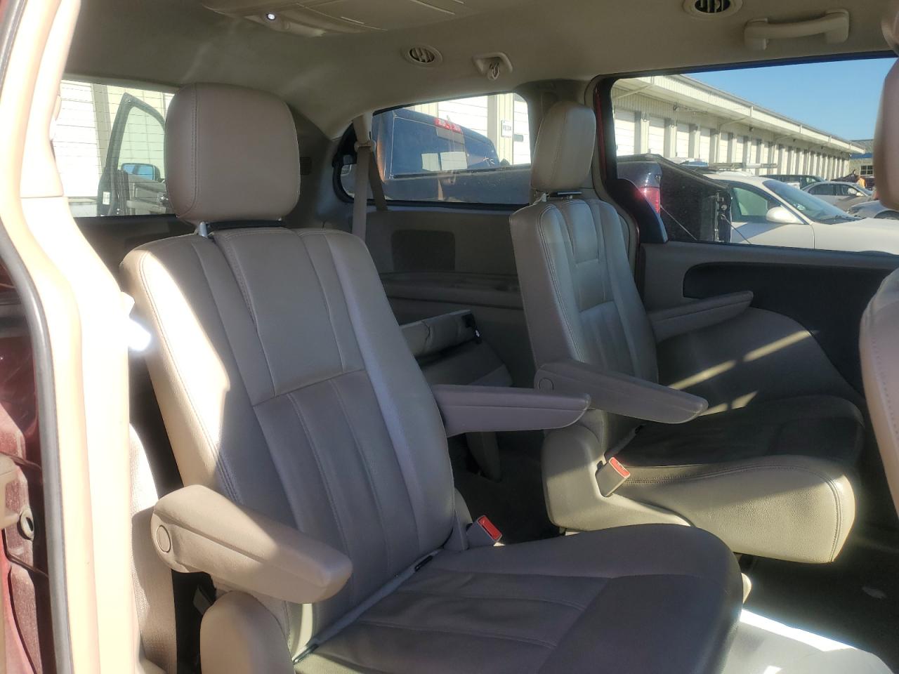 2014 Chrysler Town & Country VIN 2C4RC1BG5ER292661 Copart auction photo, front end damage thumbnail 11