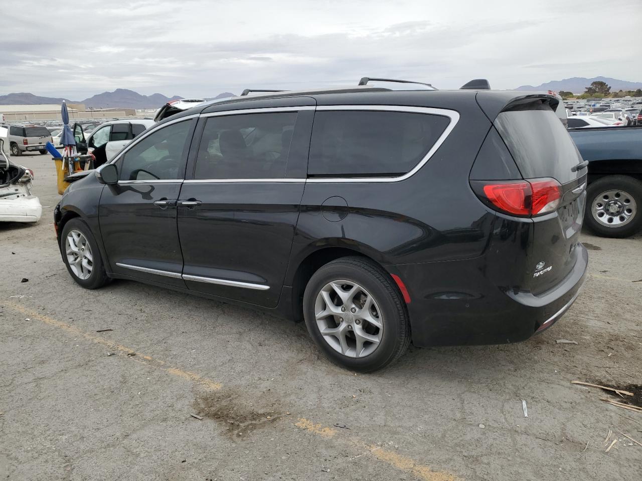 2020 Chrysler Pacifica VIN 2C4RC1GG6LR151796 Copart auction photo, front end damage thumbnail 2
