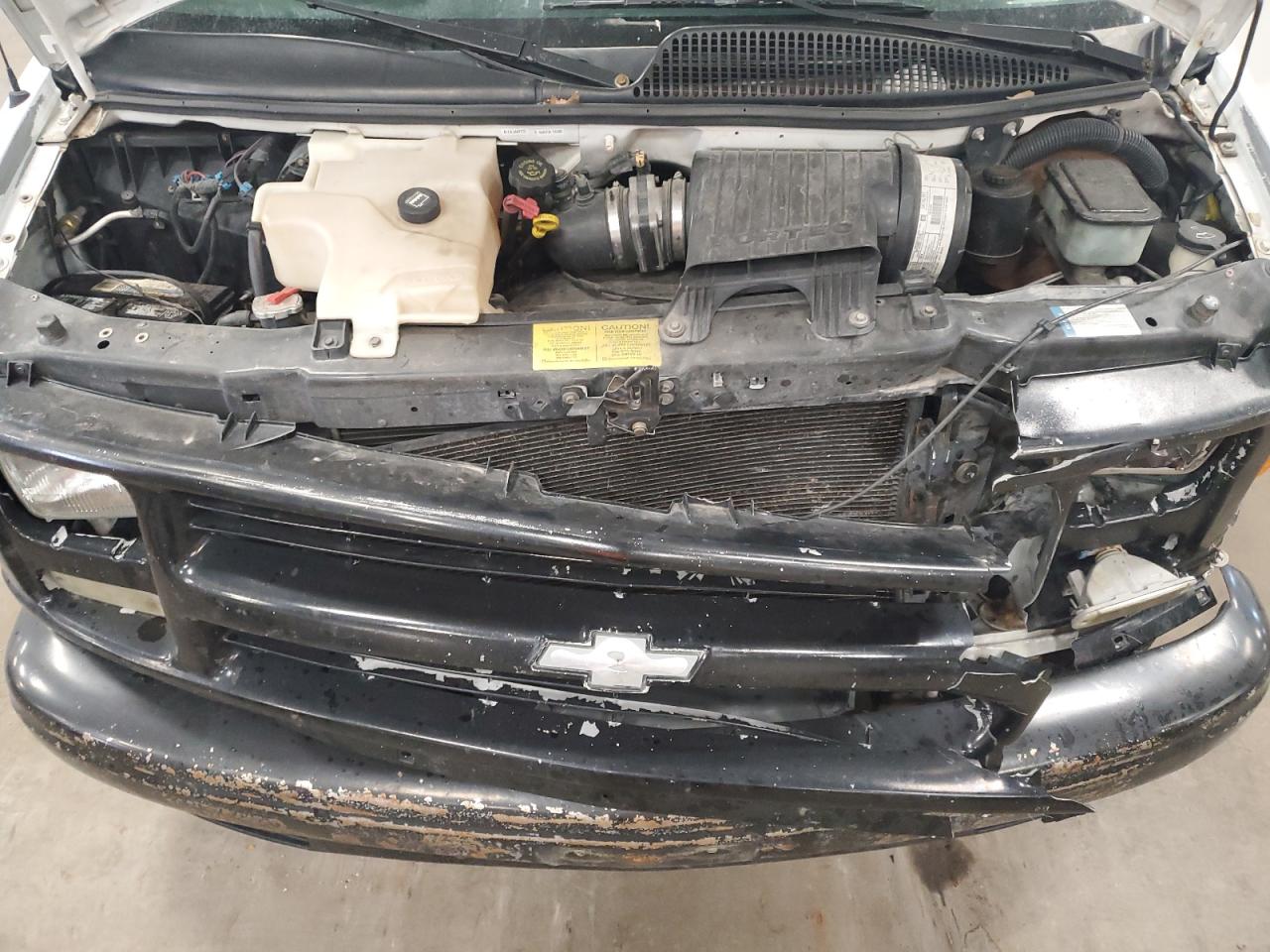2002 Chevrolet Express VIN 1GCFG15W921179855 Copart auction photo, front end damage thumbnail 11