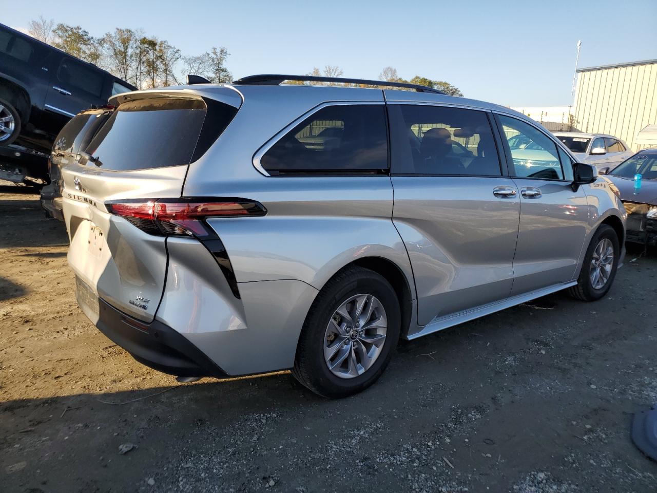 2022 Toyota Sienna VIN 5TDJRKEC9NS121753 Copart auction photo, rear end damage thumbnail 3