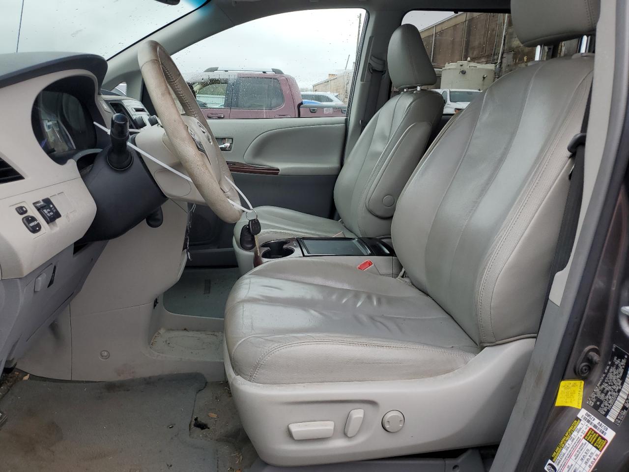 2012 Toyota Sienna VIN 5TDYK3DCXCS275783 Copart auction photo, front end / minor dent/scratches damage thumbnail 7