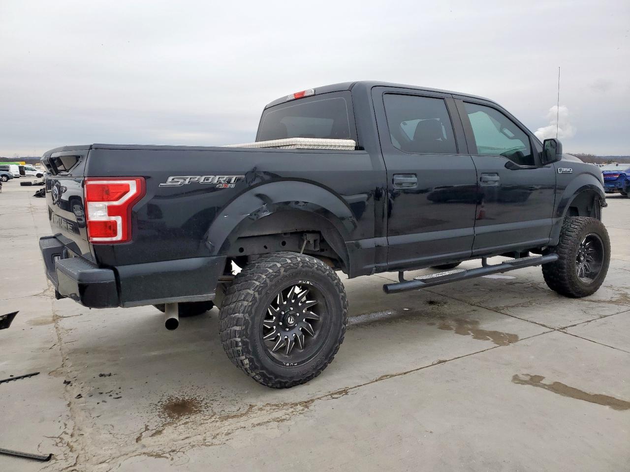 2018 Ford F-150 VIN 1FTEW1E56JKC51982 Copart auction photo, front end / rear end damage thumbnail 3