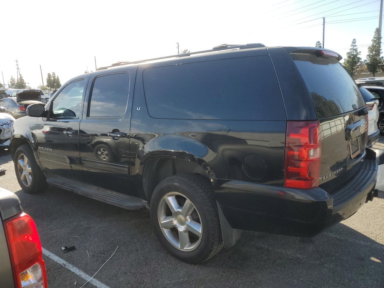 2014 Chevrolet Suburban VIN 1GNSKJE72ER168330 Copart auction photo, mechanical / front end damage thumbnail 2