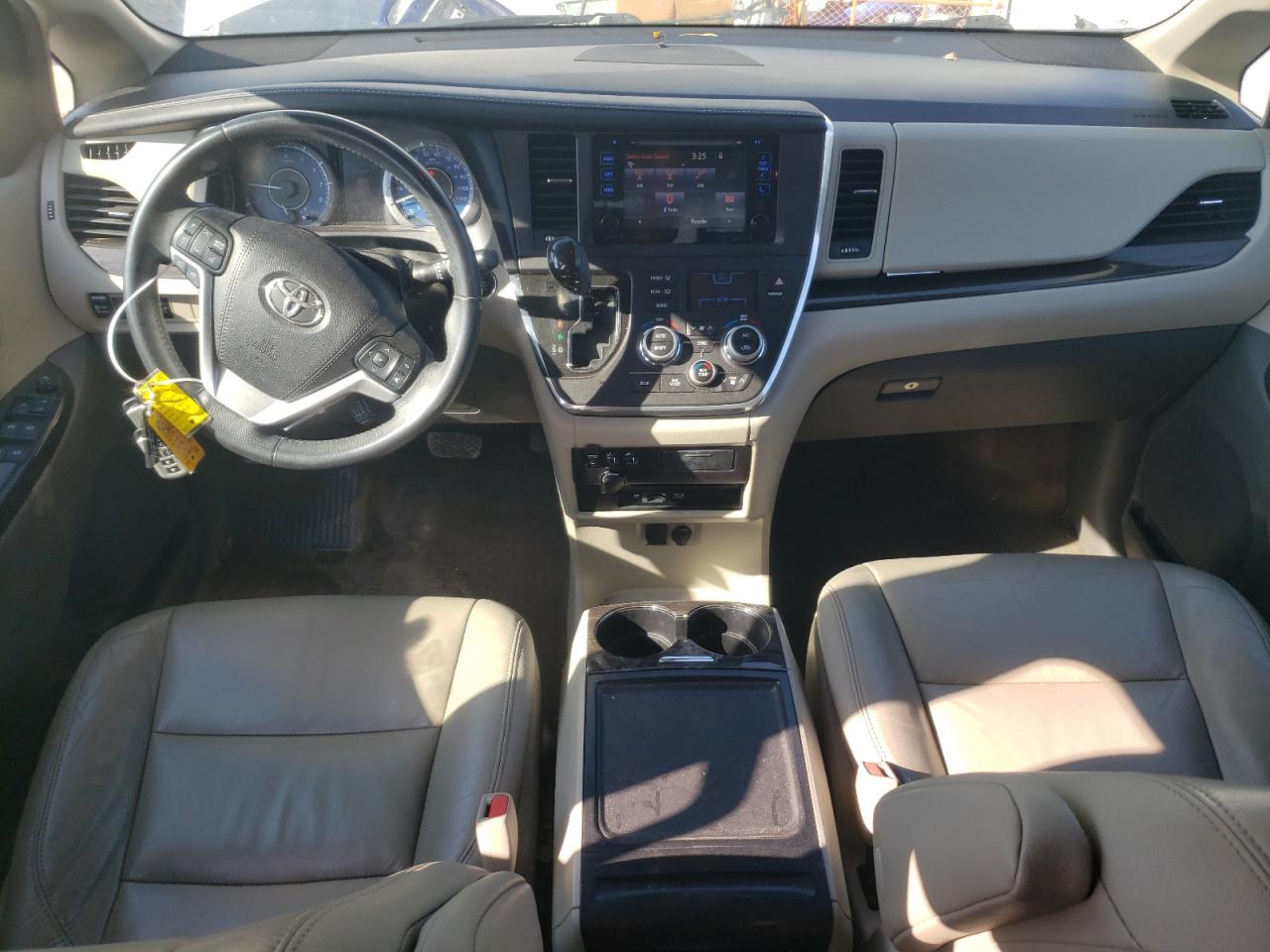 2017 Toyota Sienna VIN 5TDDZ3DC4HS148951 Copart auction photo, front end / minor dent/scratches damage thumbnail 8