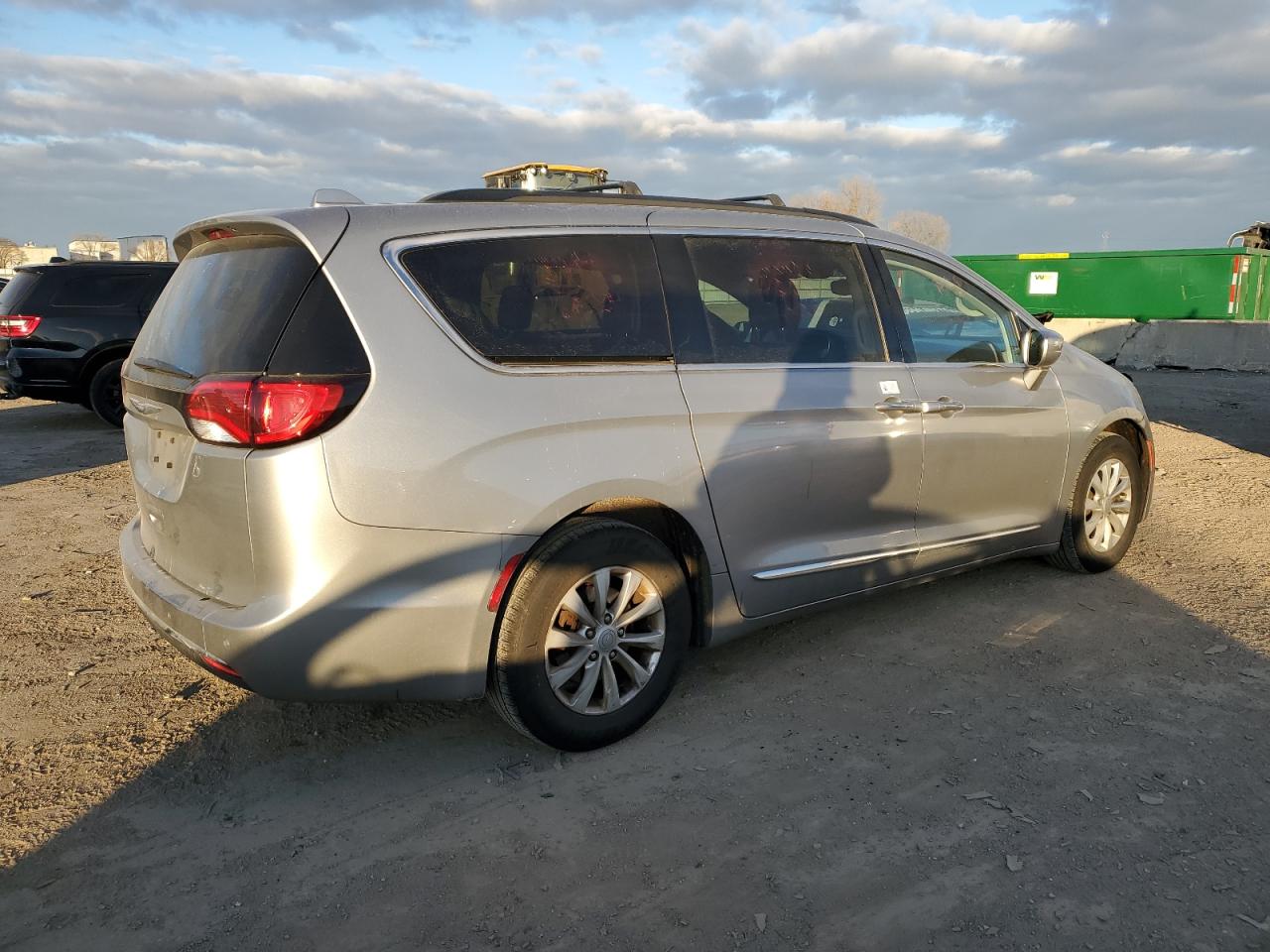 2017 Chrysler Pacifica VIN 2C4RC1BG6HR703053 Copart auction photo, side damage thumbnail 3