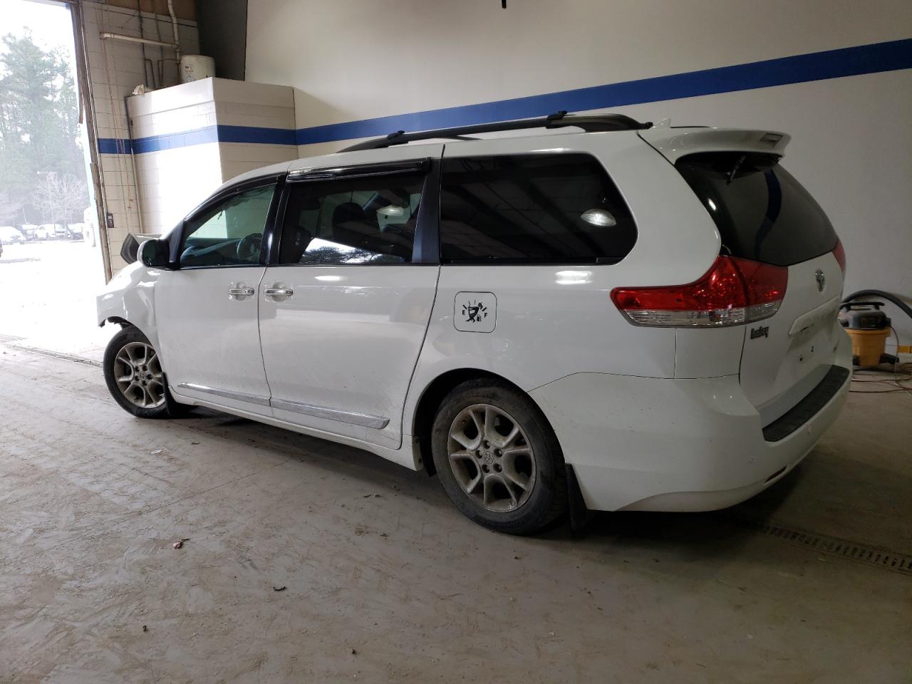 2012 Toyota Sienna VIN 5TDYK3DC9CS246484 Copart auction photo, front end / undercarriage damage thumbnail 2