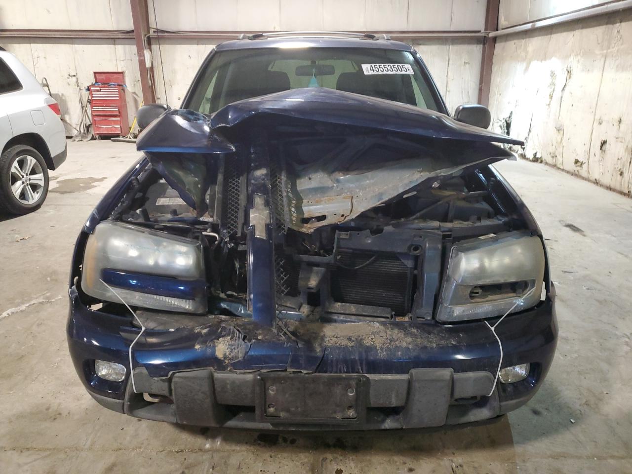 2004 Chevrolet TrailBlazer VIN 1GNDT13S742366633 Copart auction photo, front end / minor dent/scratches damage thumbnail 5