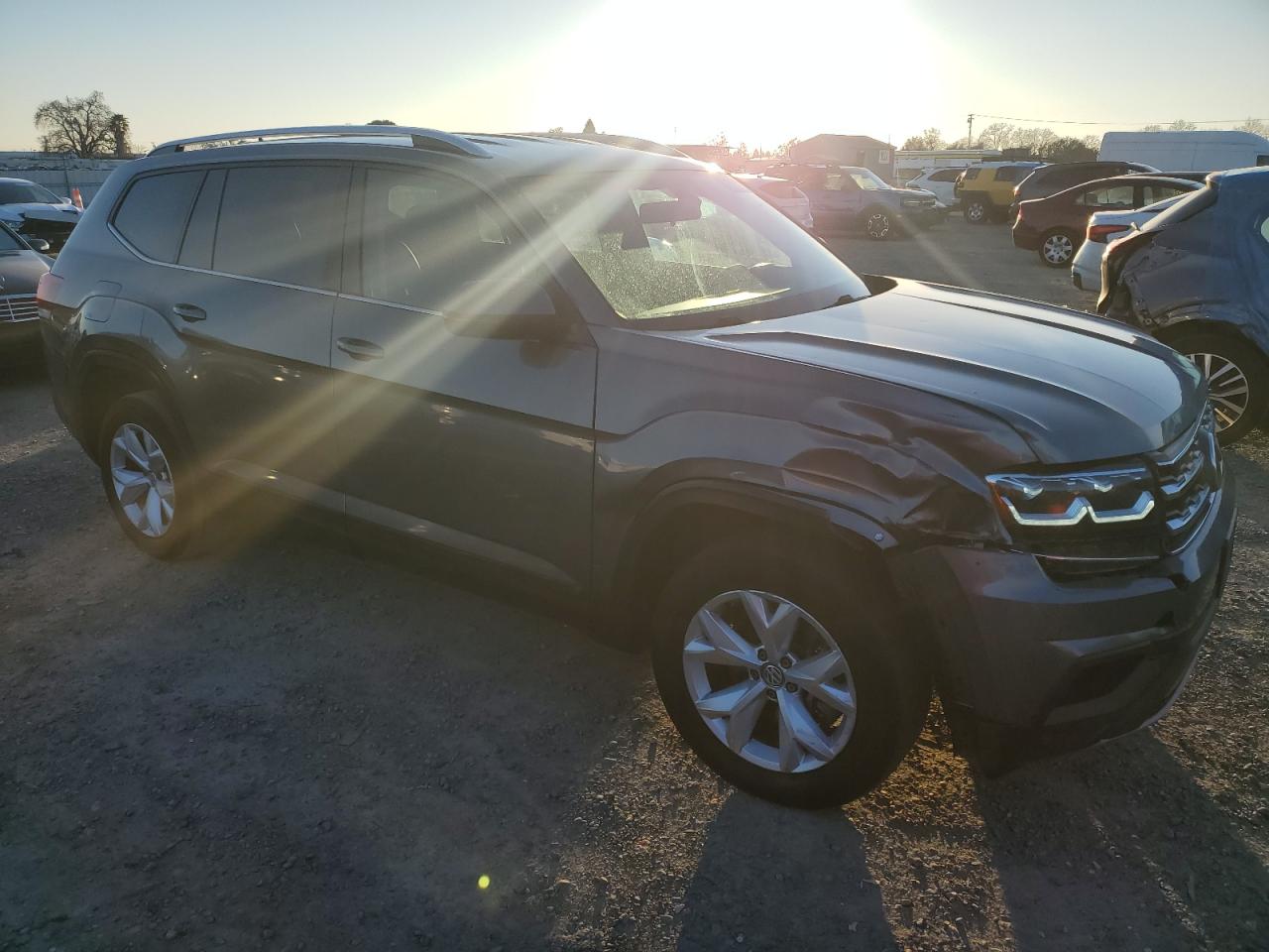 2018 Volkswagen Atlas VIN 1V2CR2CA9JC570841 Copart auction photo, front end damage thumbnail 4