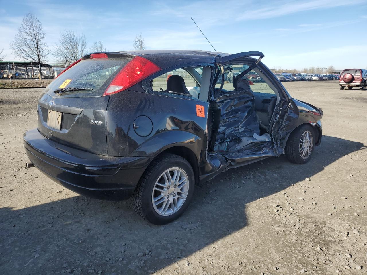 2005 Ford Focus VIN 3FAFP31N05R132495 Copart auction photo, all over damage thumbnail 3