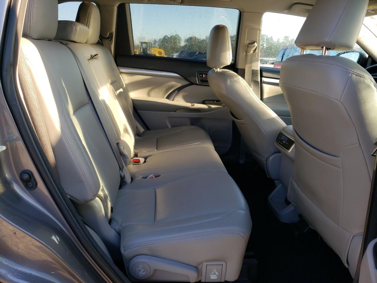 2017 Toyota Highlander VIN 5TDZARFHXHS024482 Copart auction photo, rear end damage thumbnail 11