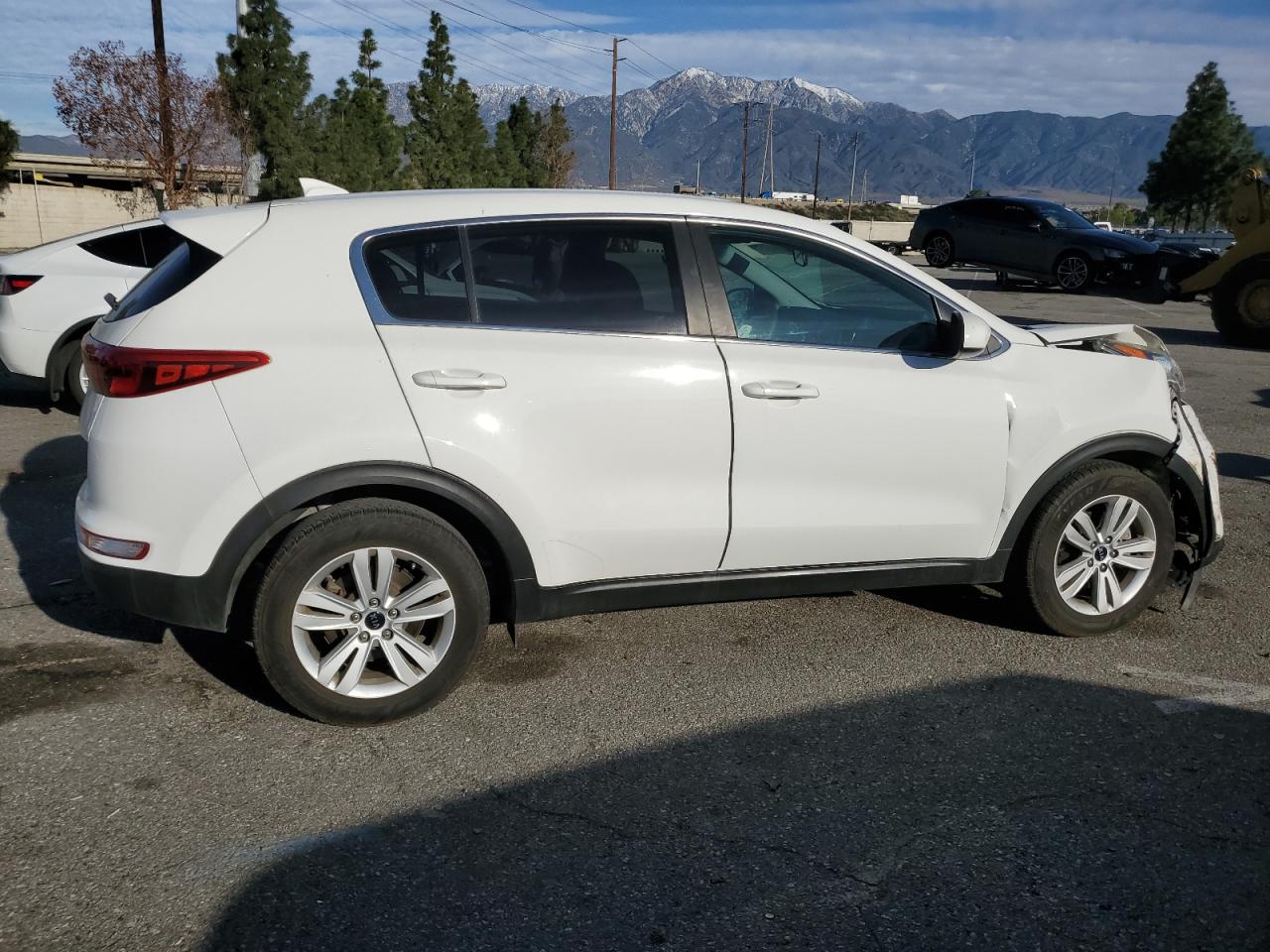 2018 KIA Sportage VIN KNDPM3AC7J7337111 Copart auction photo, front end / side damage thumbnail 3