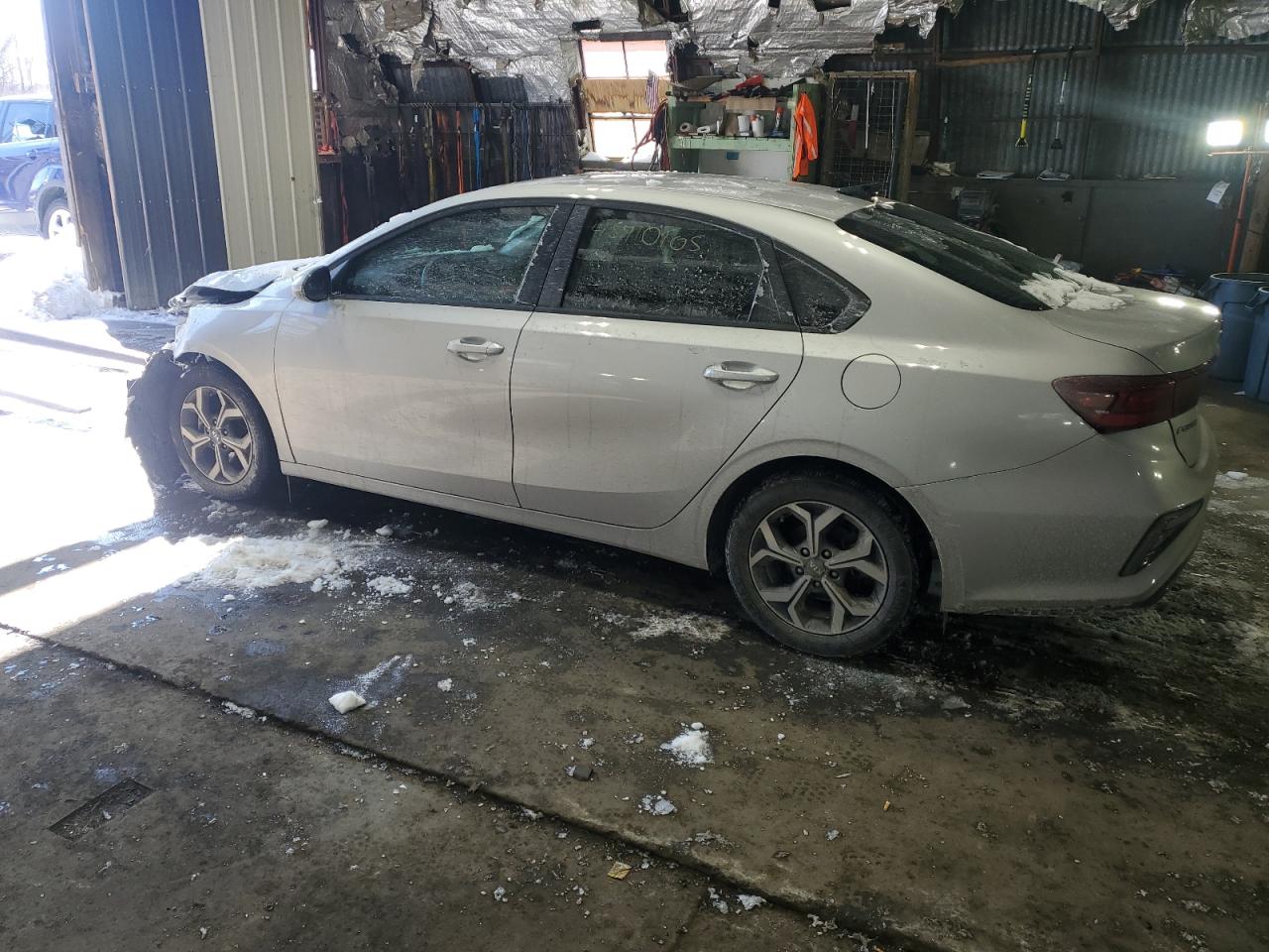 2021 KIA Forte VIN 3KPF24AD8ME415643 Copart auction photo, front end / side damage thumbnail 2