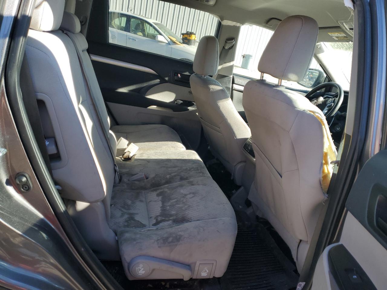 2019 Toyota Highlander VIN 5TDBZRFH5KS737310 Copart auction photo, undercarriage damage thumbnail 11