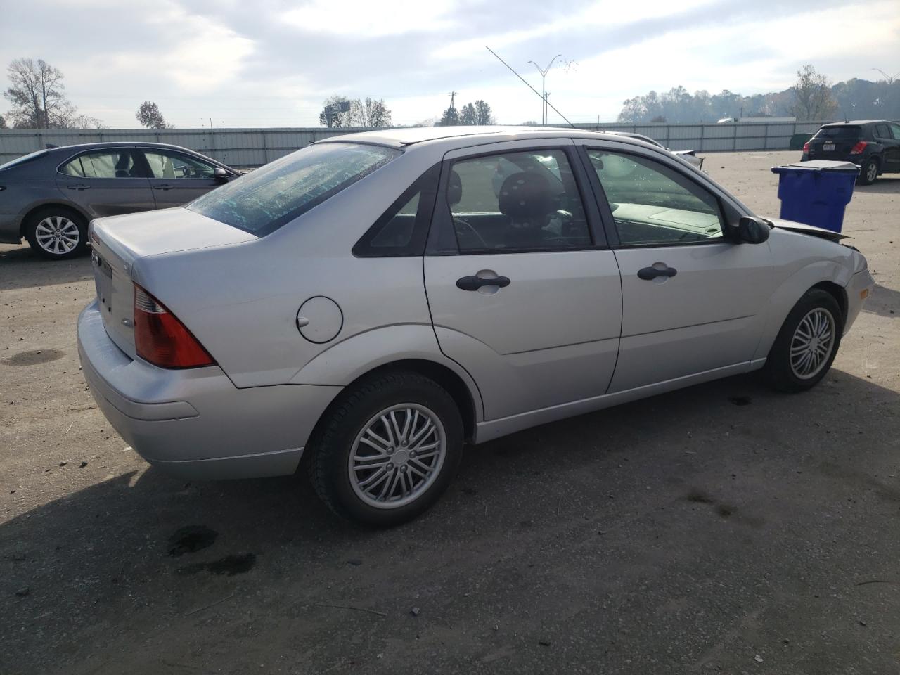 2007 Ford Focus VIN 1FAFP34N87W335372 Copart auction photo, front end damage thumbnail 3