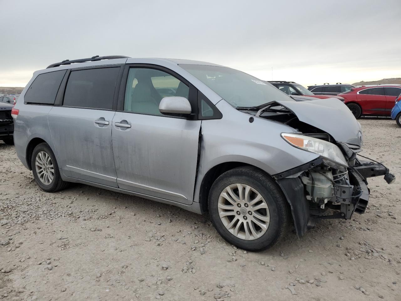 2011 Toyota Sienna VIN 5TDYK3DC2BS160397 Copart auction photo, front end damage thumbnail 4