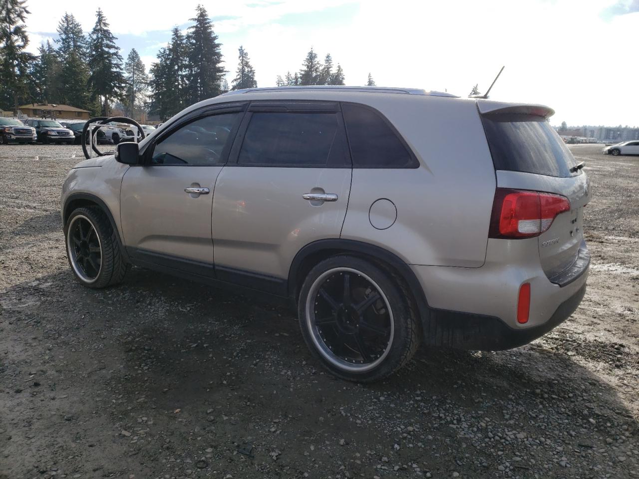 2014 KIA Sorento VIN 5XYKU4A73EG470492 Copart auction photo, vandalism damage thumbnail 2