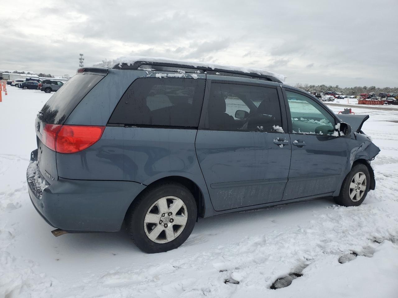 2010 Toyota Sienna VIN 5TDKK4CC3AS339284 Copart auction photo, front end / rear end damage thumbnail 3