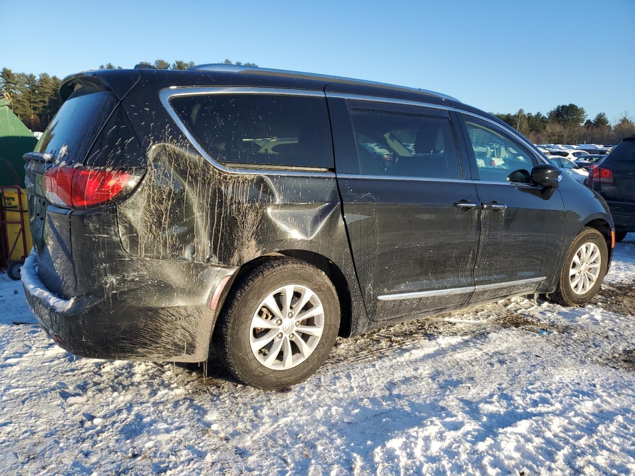 2019 Chrysler Pacifica VIN 2C4RC1BGXKR570367 Copart auction photo, undercarriage / side damage thumbnail 3