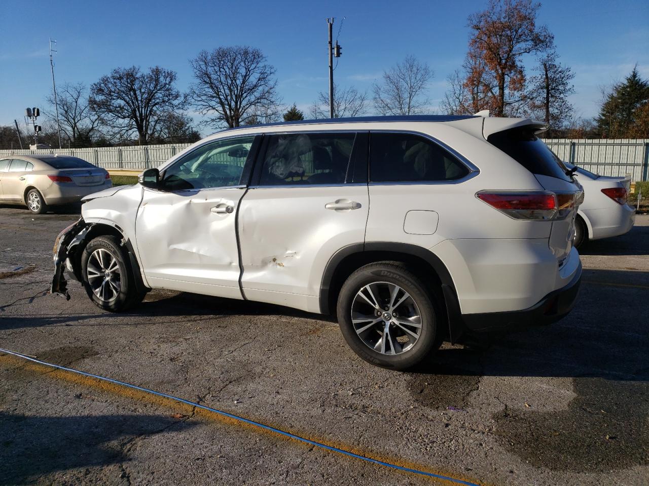 2016 Toyota Highlander VIN 5TDJKRFH7GS292558 Copart auction photo, front end damage thumbnail 2