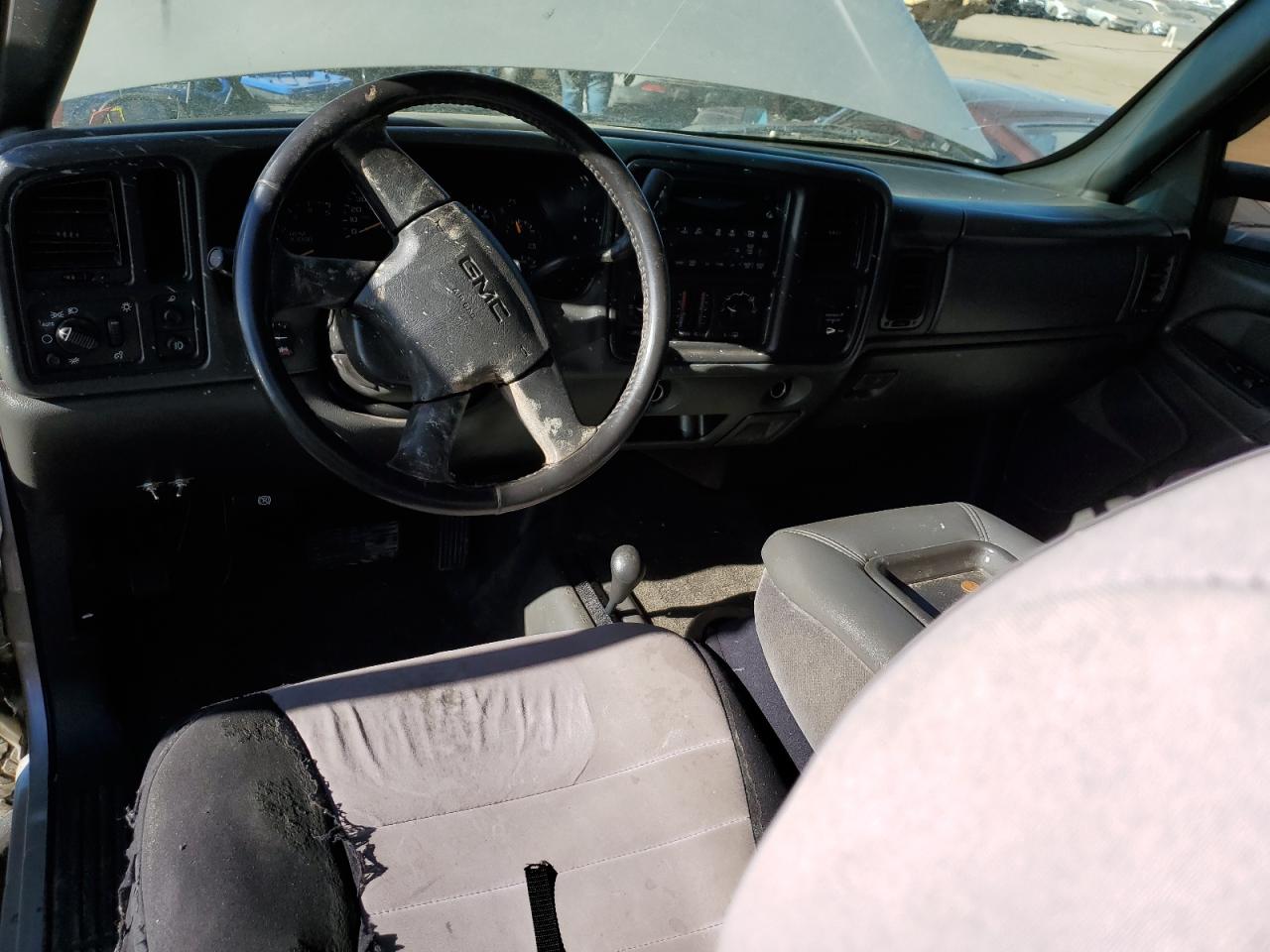 2005 GMC Sierra VIN 1GTHK29295E283506 Copart auction photo, vandalism / mechanical damage thumbnail 8