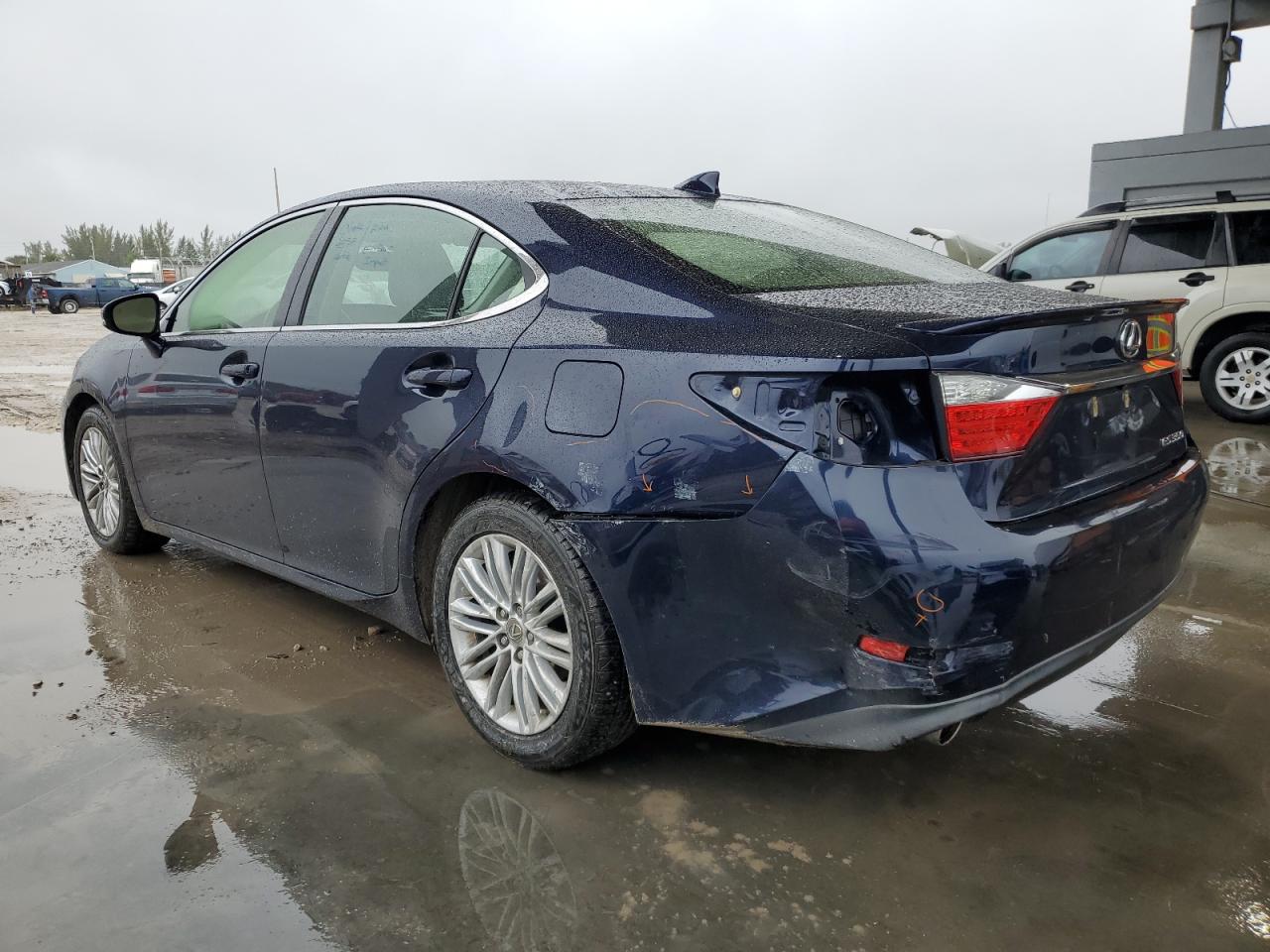 2015 Lexus ES VIN JTHBK1GG4F2172166 Copart auction photo, rear end / minor dent/scratches damage thumbnail 2
