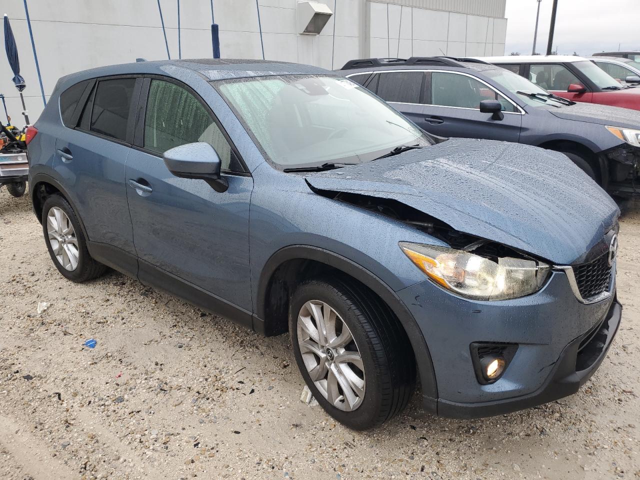 2014 Mazda CX-5 VIN JM3KE2DY0E0393079 Copart auction photo, front end / minor dent/scratches damage thumbnail 4