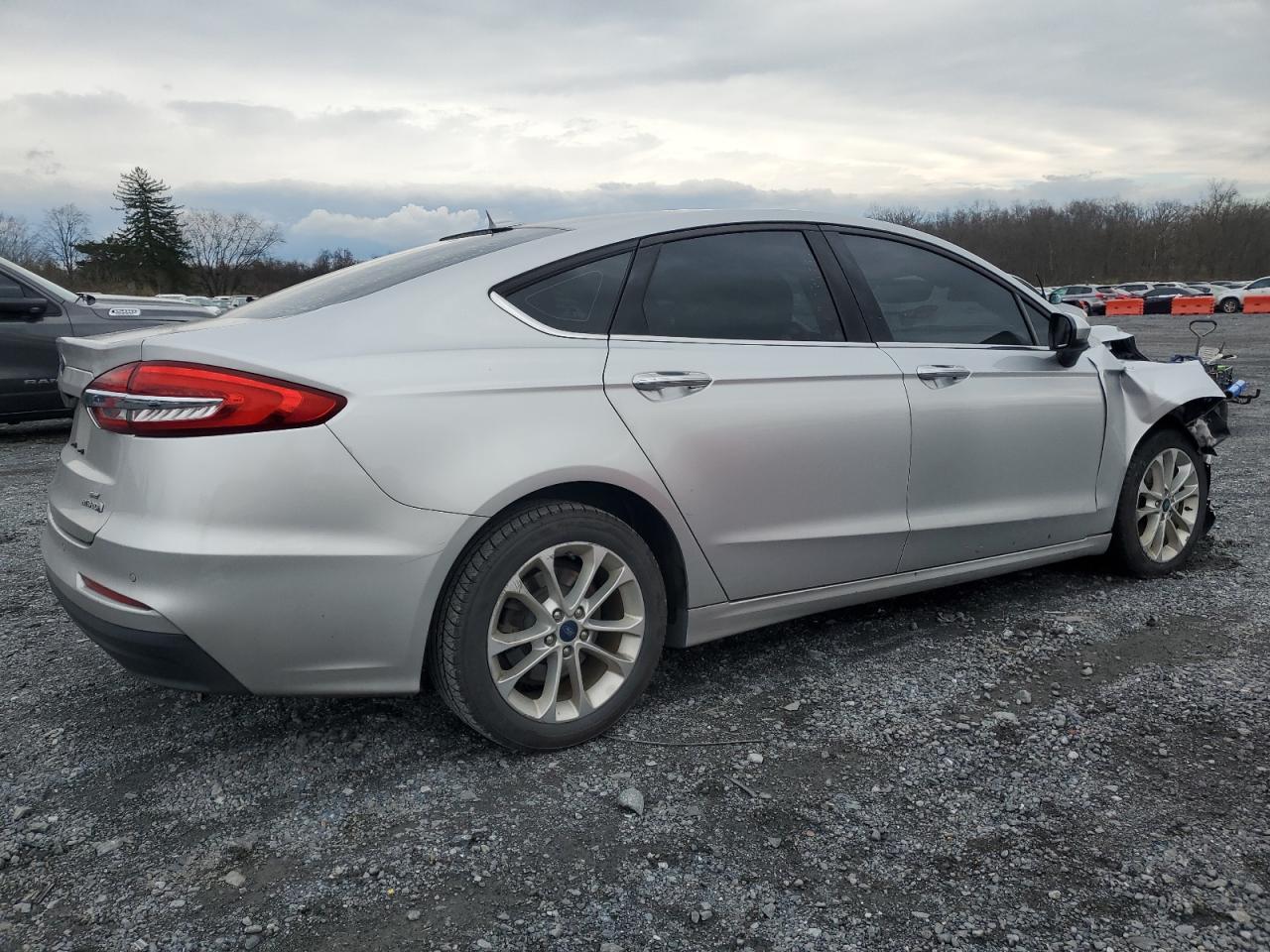 2019 Ford Fusion VIN 3FA6P0LU8KR226770 Copart auction photo, front end / side damage thumbnail 3