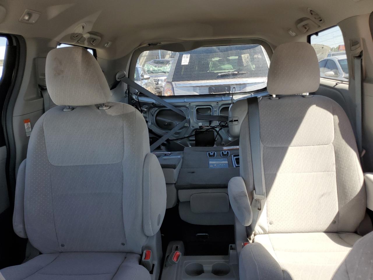 2016 Toyota Sienna VIN 5TDKK3DC7GS760989 Copart auction photo, rear end damage thumbnail 10