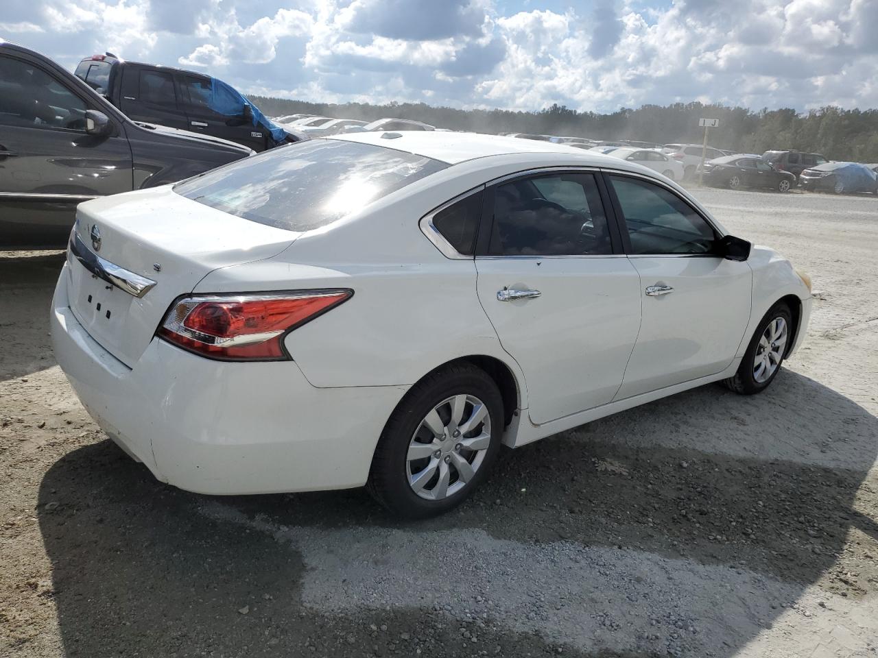 2015 Nissan Altima VIN 1N4AL3AP7FN897313 Copart auction photo, water/flood / minor dent/scratches damage thumbnail 3