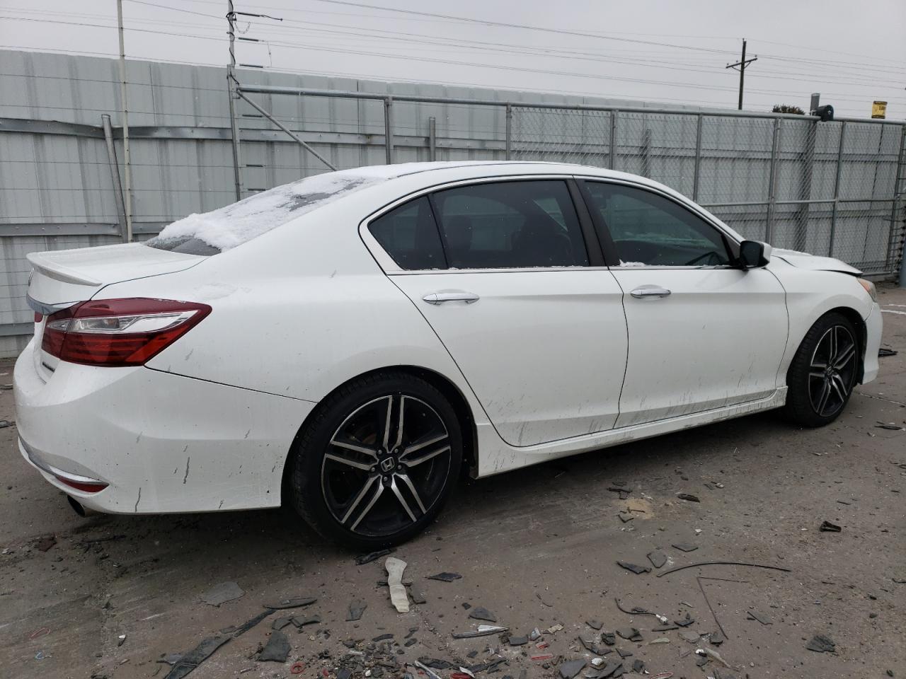 2017 Honda Accord VIN 1HGCR2E17HA036968 Copart auction photo, front end / rear end damage thumbnail 3