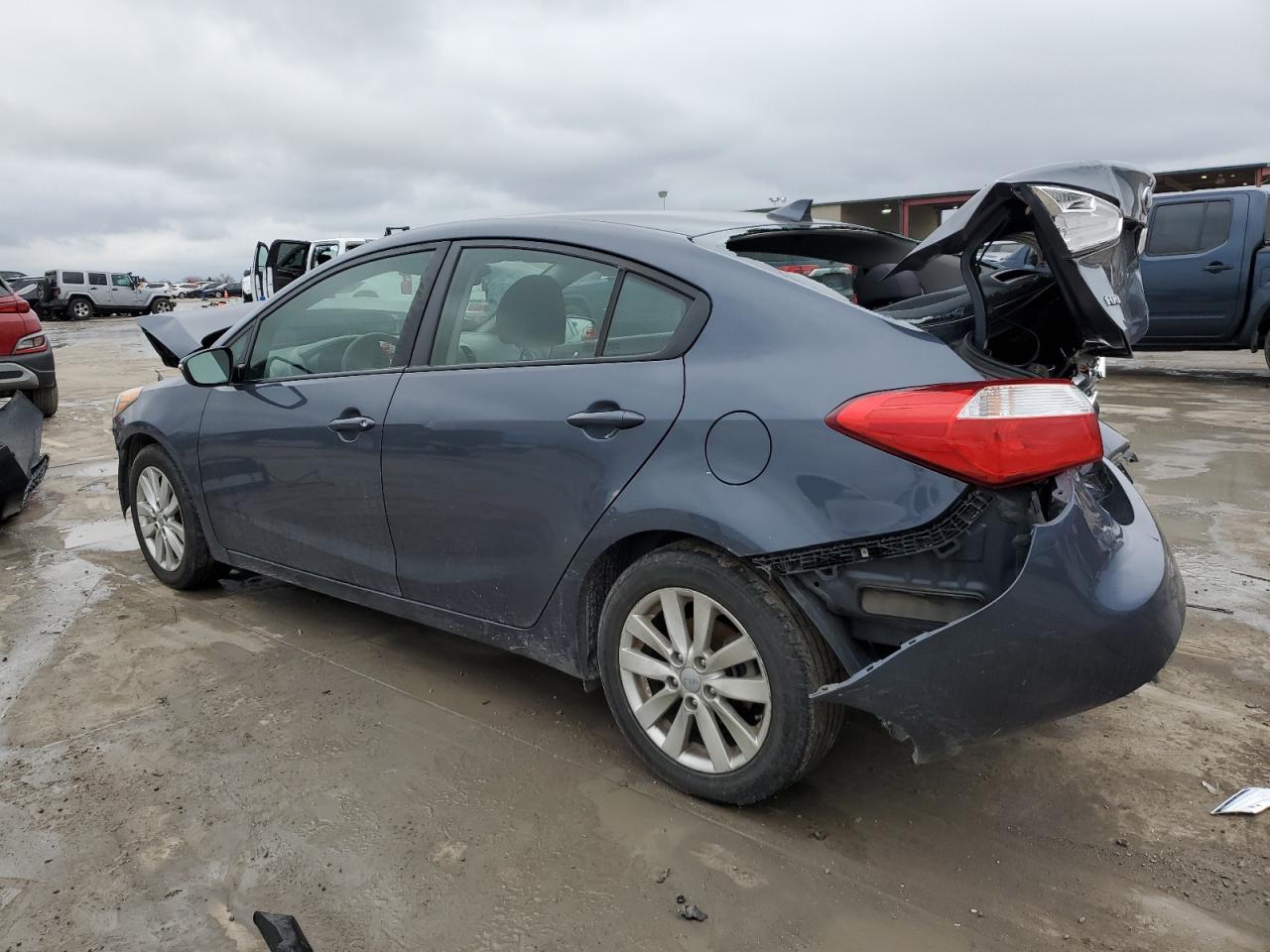 2016 KIA Forte VIN KNAFX4A6XG5553975 Copart auction photo, rear end / front end damage thumbnail 2