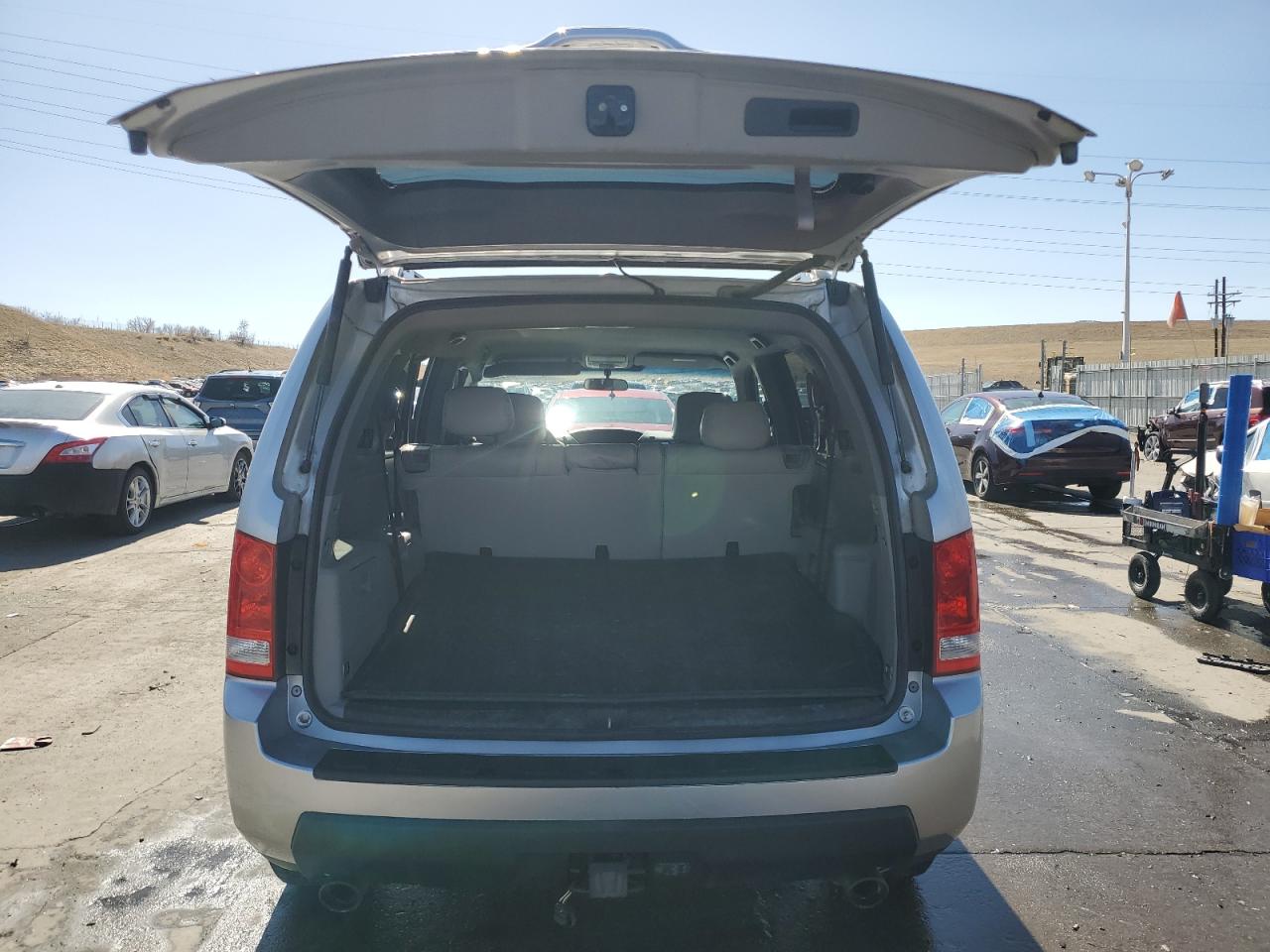 2011 Honda Pilot VIN 5FNYF4H42BB081359 Copart auction photo, side damage thumbnail 6