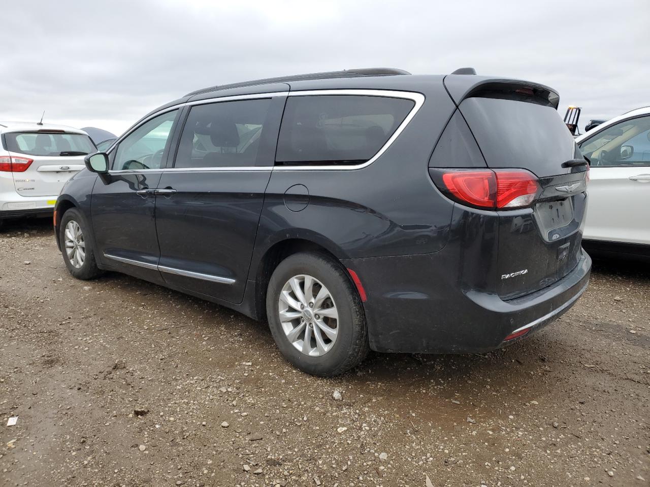 2017 Chrysler Pacifica VIN 2C4RC1BG1HR530140 Copart auction photo, front end damage thumbnail 2
