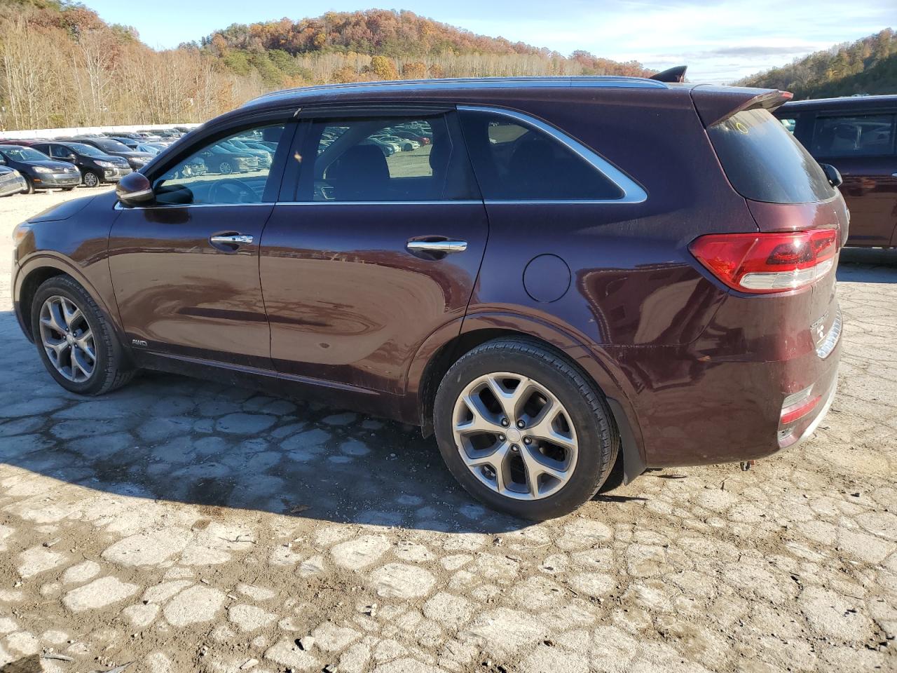 2016 KIA Sorento VIN 5XYPKDA56GG130279 Copart auction photo, front end damage thumbnail 2