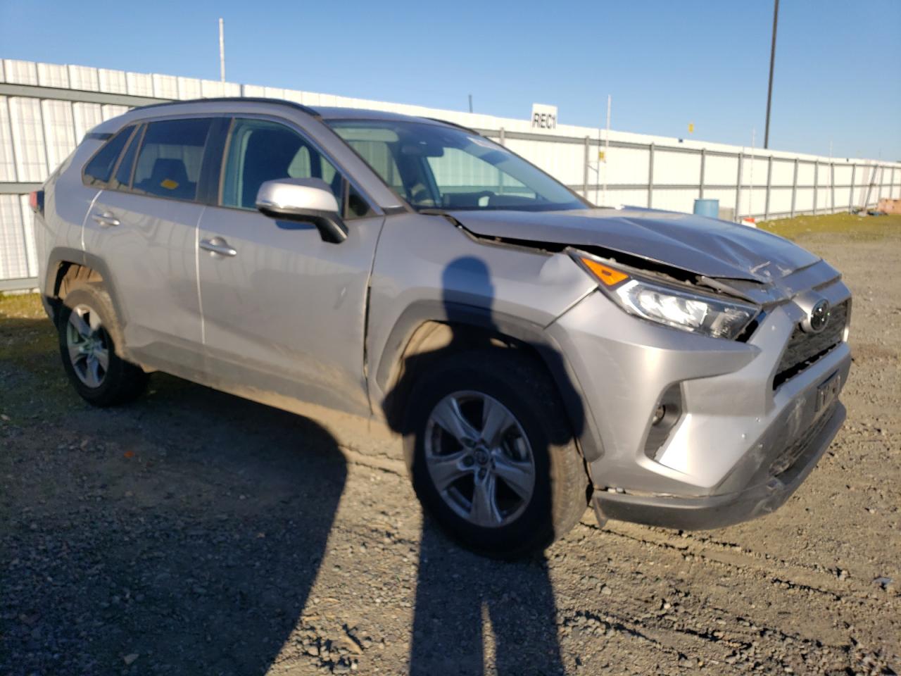 2019 Toyota RAV 4 VIN 2T3W1RFV9KC001923 Copart auction photo, front end / side damage thumbnail 4