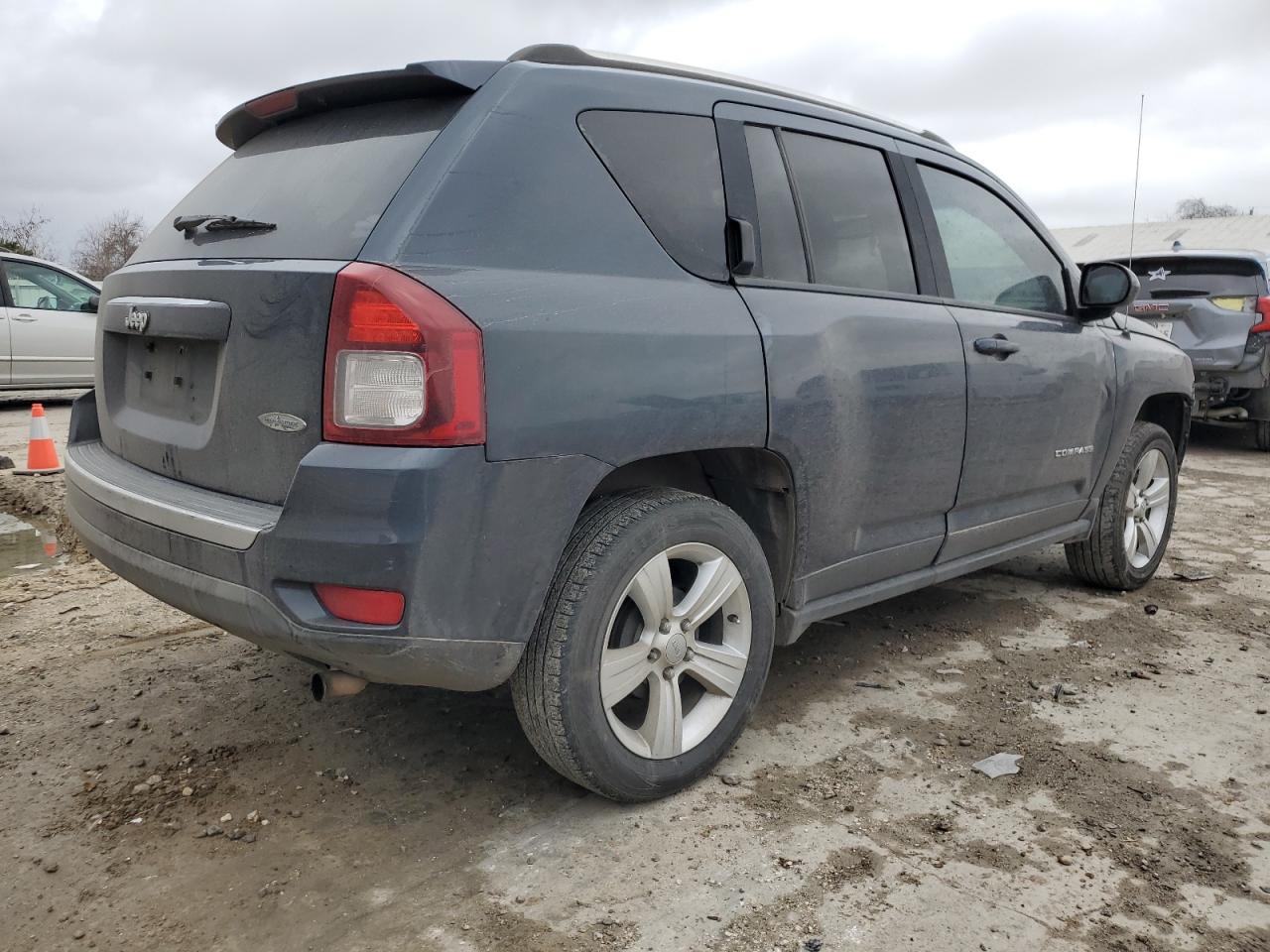 2015 Jeep Compass VIN 1C4NJCEA8FD328497 Copart auction photo, front end / minor dent/scratches damage thumbnail 3