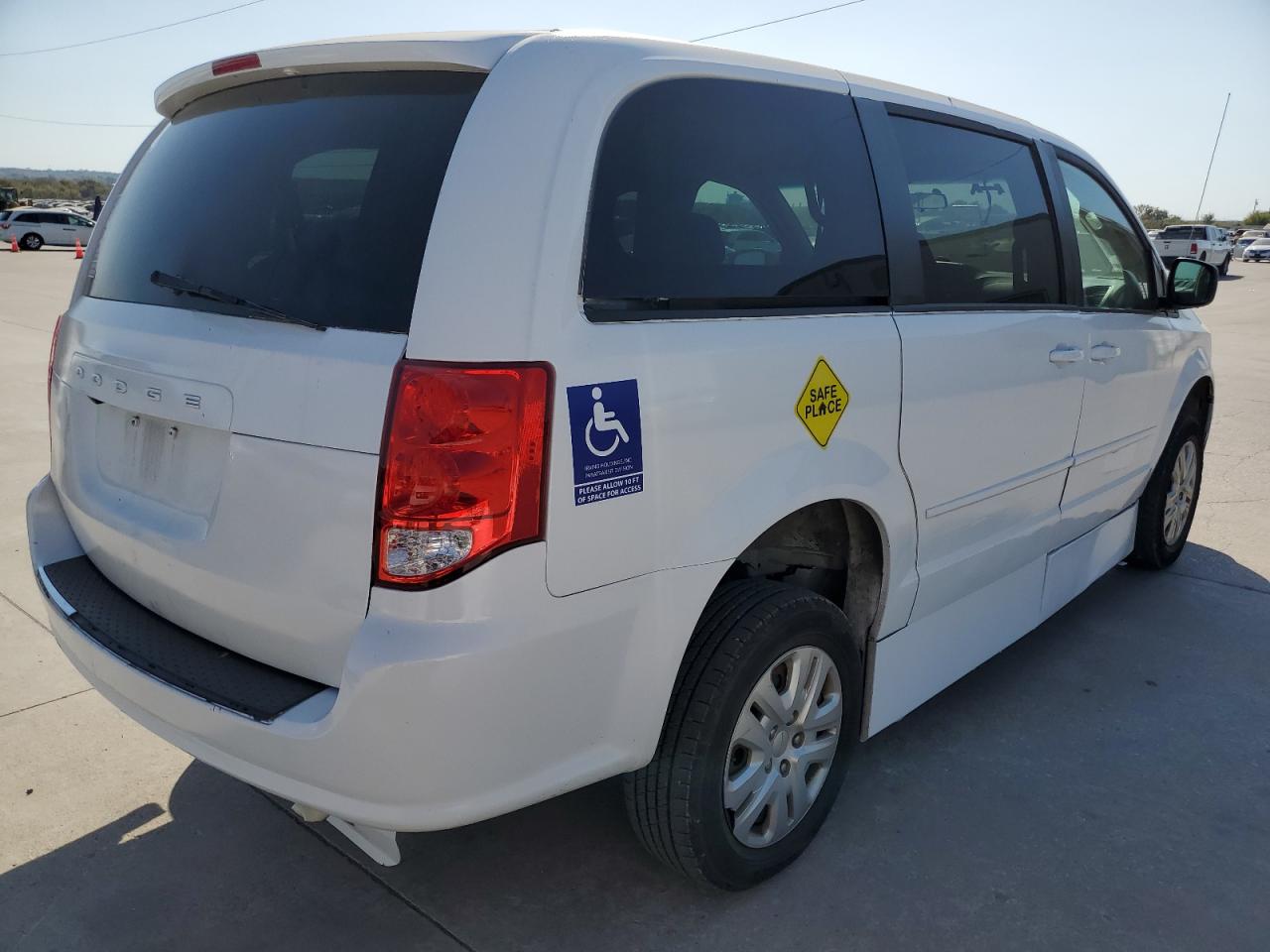 2017 Dodge Caravan VIN 2C4RDGBG5HR762207 Copart auction photo, normal wear damage thumbnail 3