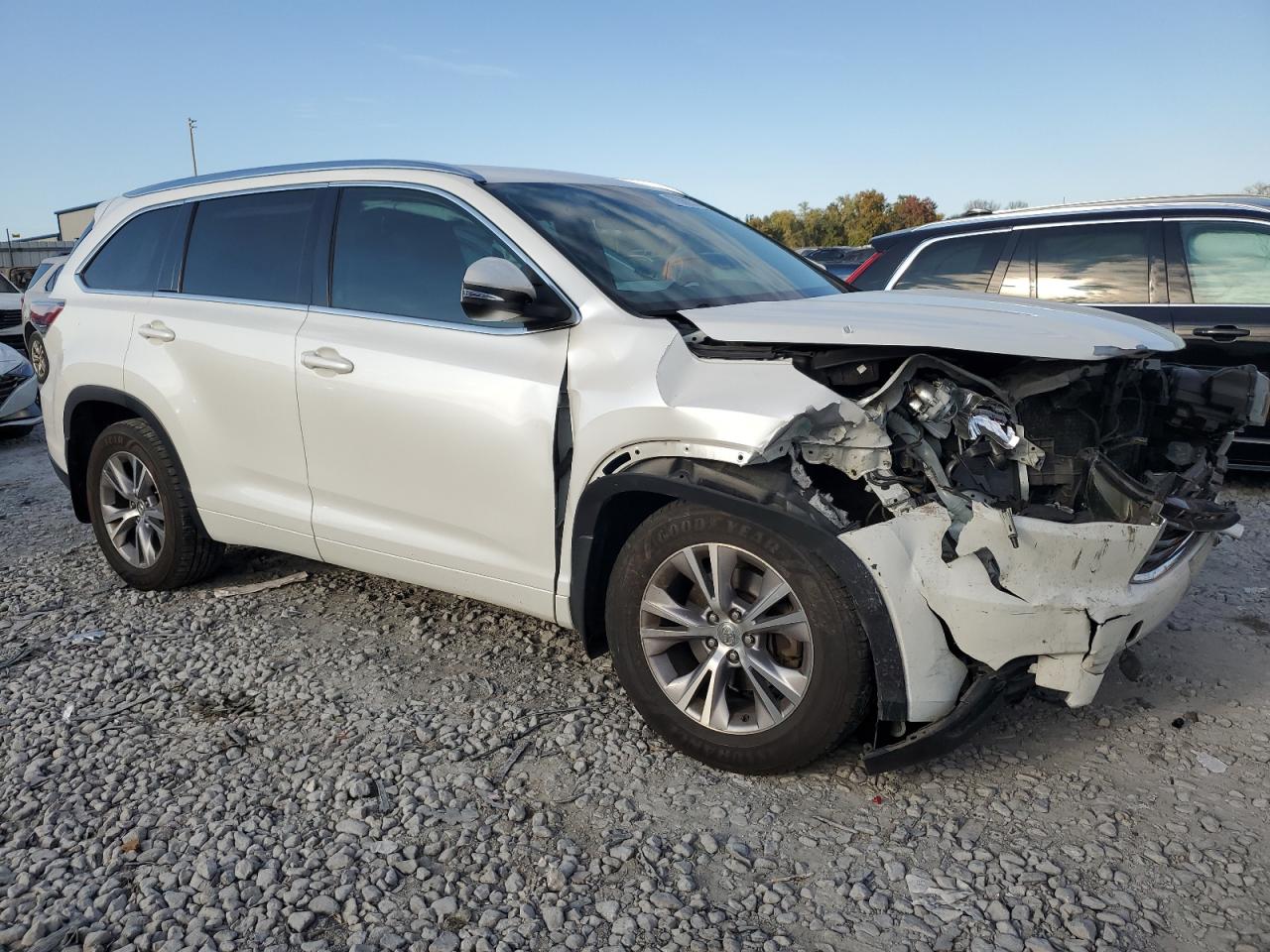 2015 Toyota Highlander VIN 5TDKKRFH0FS103011 Copart auction photo, front end damage thumbnail 4