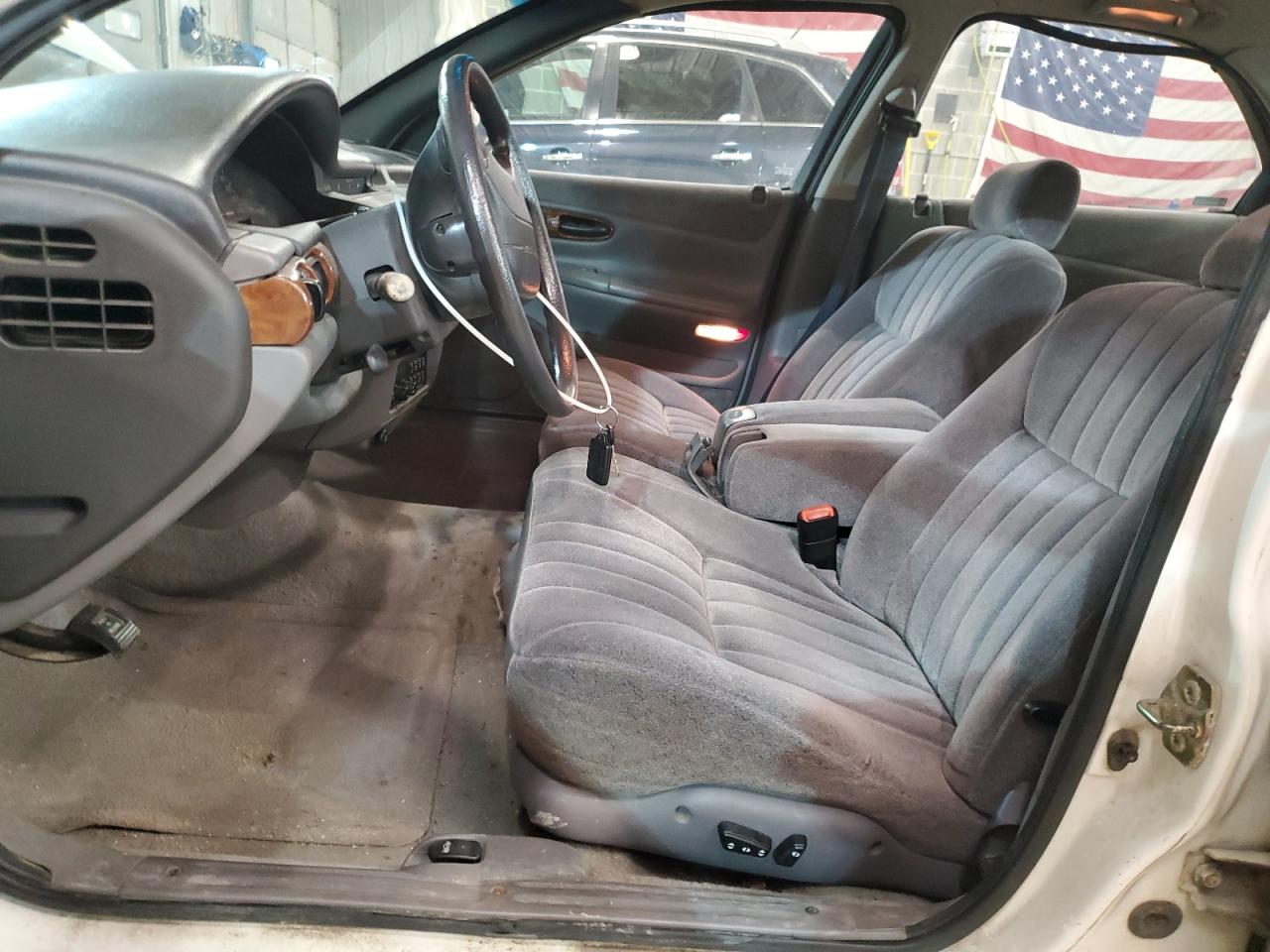 1996 Chrysler Concorde VIN 2C3HD56T1TH228499 Copart auction photo, minor dent/scratches / rear end damage thumbnail 7
