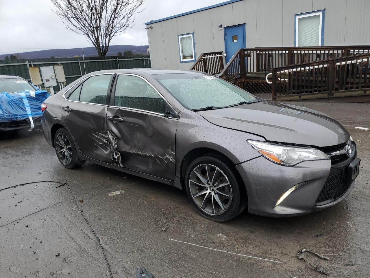 2015 Toyota Camry VIN 4T1BF1FK1FU492704 Copart auction photo, side / minor dent/scratches damage thumbnail 4